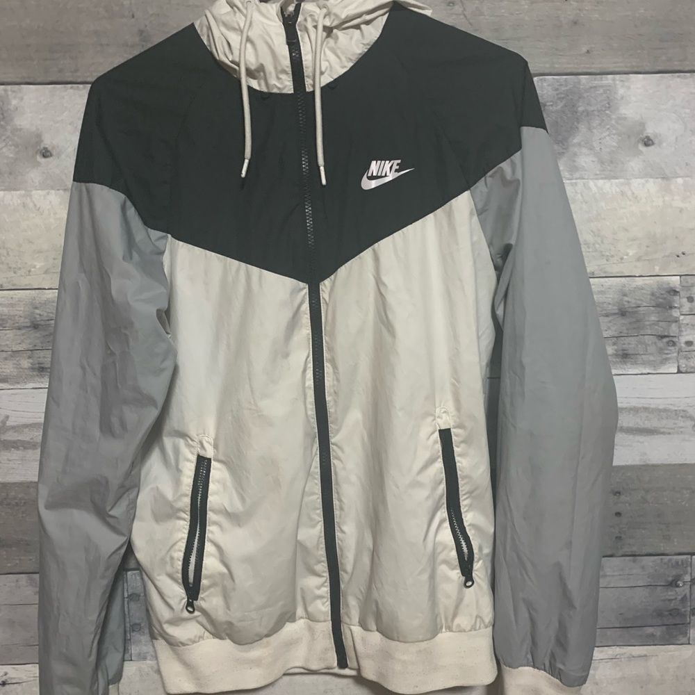 Nike black and white wind breaker